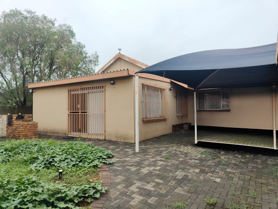 To Let 4 Bedroom Property for Rent in Vaalpark Free State